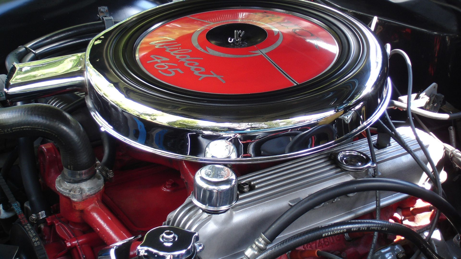 Buick Riviera Wildcat 465 engine air cleaner detail